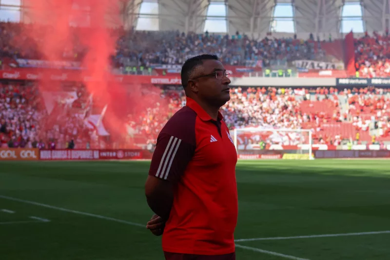 Roger responde se começou a ganhar o Gre-Nal a partir da entrada de Bruno Tabata