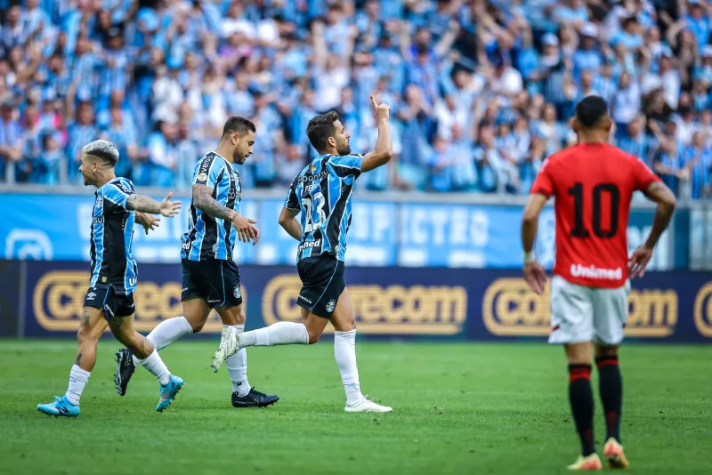 Jornalista diz para Grêmio não se iludir com vitória sobre o lanterna: "Não enganou ninguém"