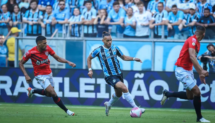 Braithwaite pelo Grêmio