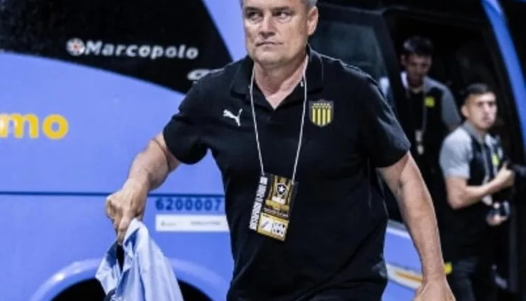 Aguirre ex-Inter antes de Botafogo 5x0 Peñarol