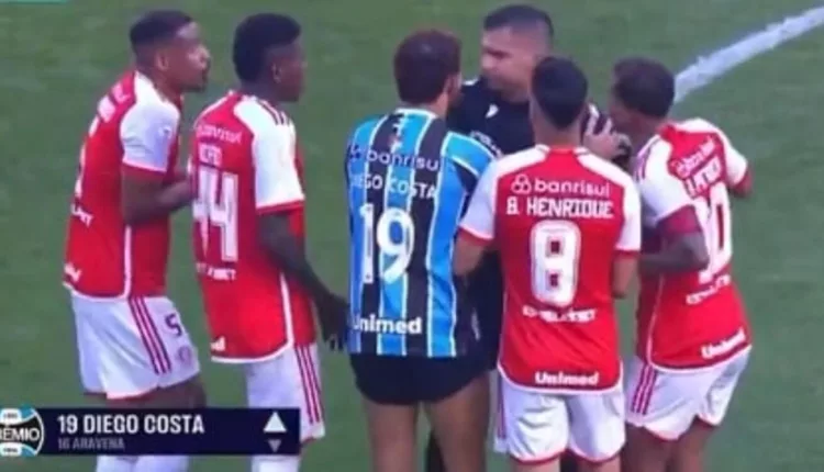 Diego Costa suspenso no Grêmio