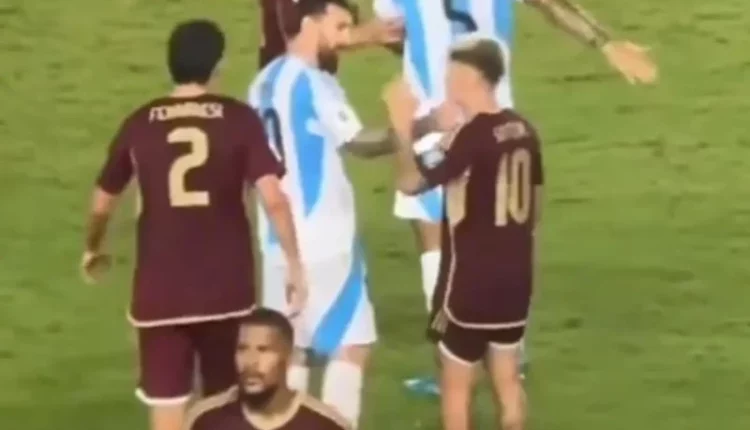 Soteldo e Messi do Grêmio