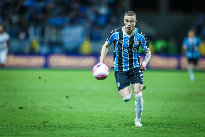 Igor Serrote pelo Grêmio