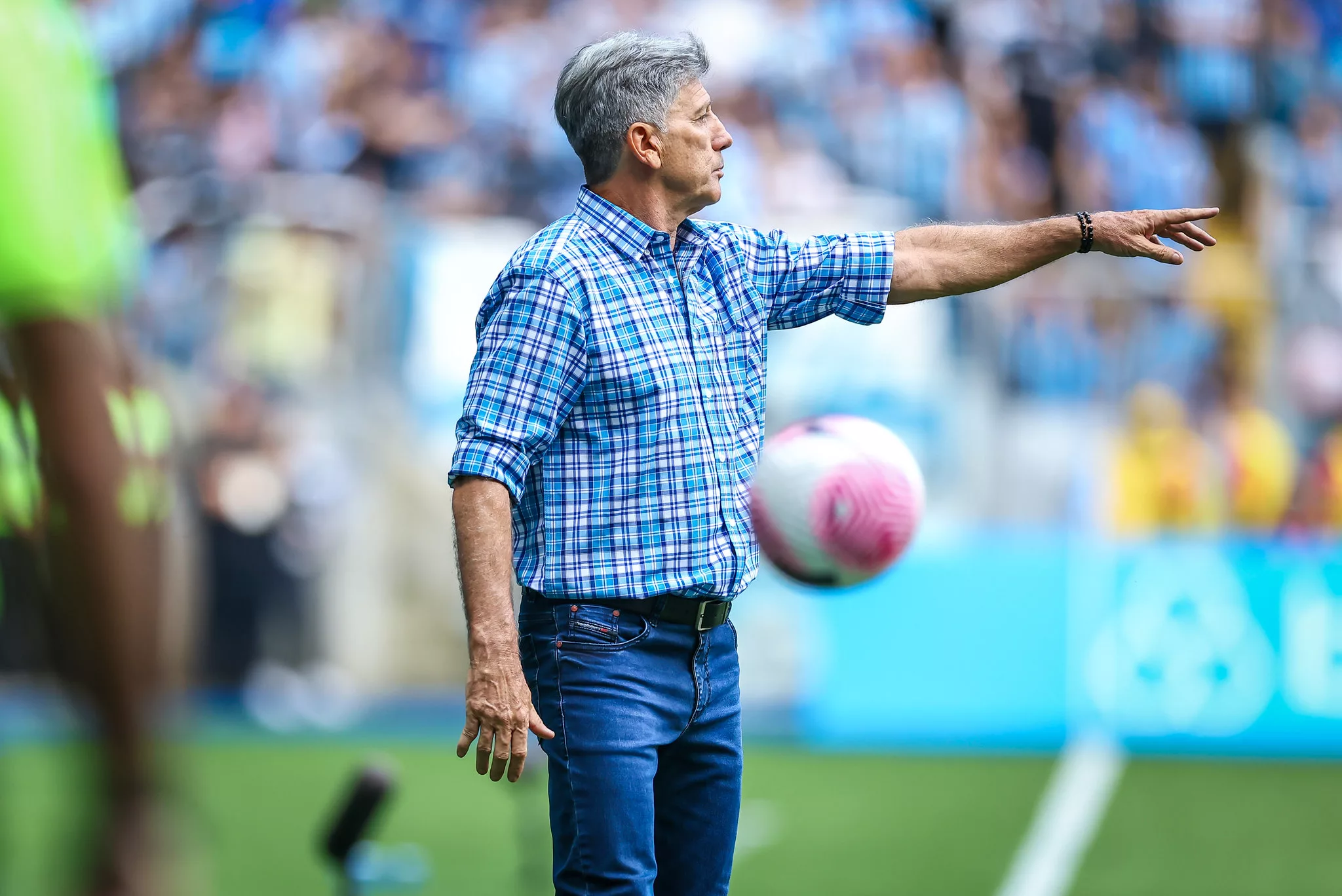 "Continuei batendo": a nova provocação de Renato para cima do Inter e dos colorados Renato pelo Grêmio