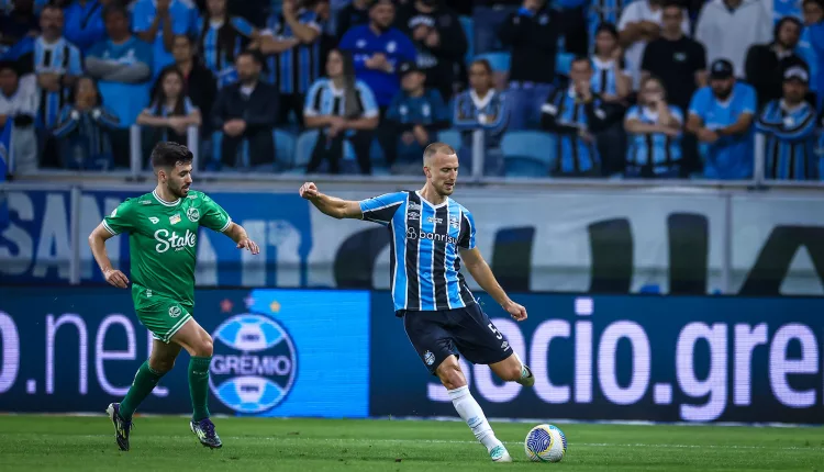 Rodrigo Ely pelo Grêmio