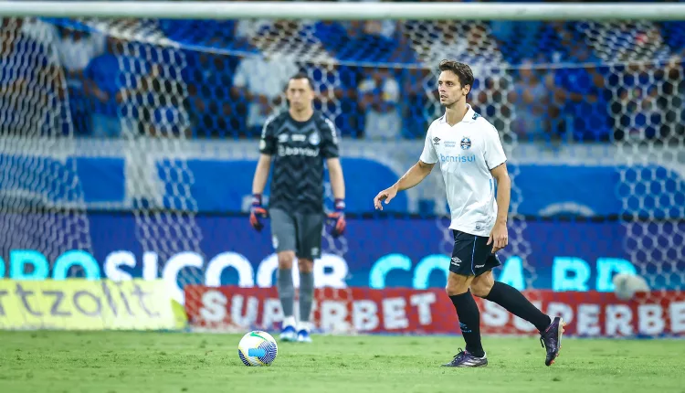 Rodrigo Caio pelo Grêmio