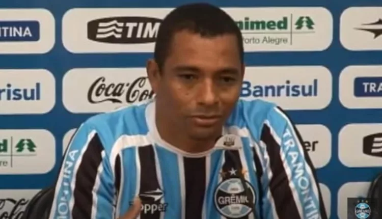 Gilberto Silva na época do Grêmio