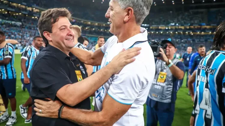 Alberto Guerra e Renato Gaúcho comemorando vitória do Grêmio