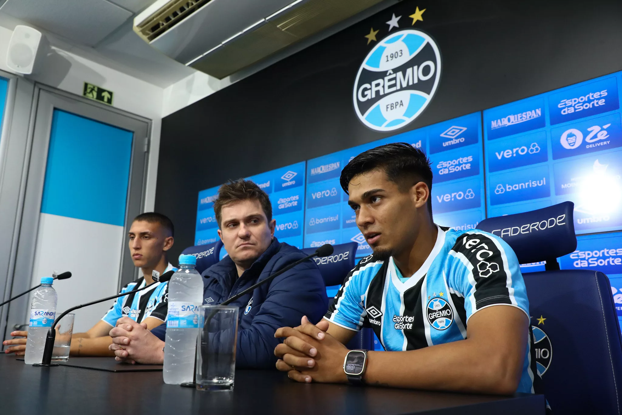 Grêmio pode liberar Arezo? Entenda a situação do jogador após entrevista polêmica Arezo pelo Grêmio