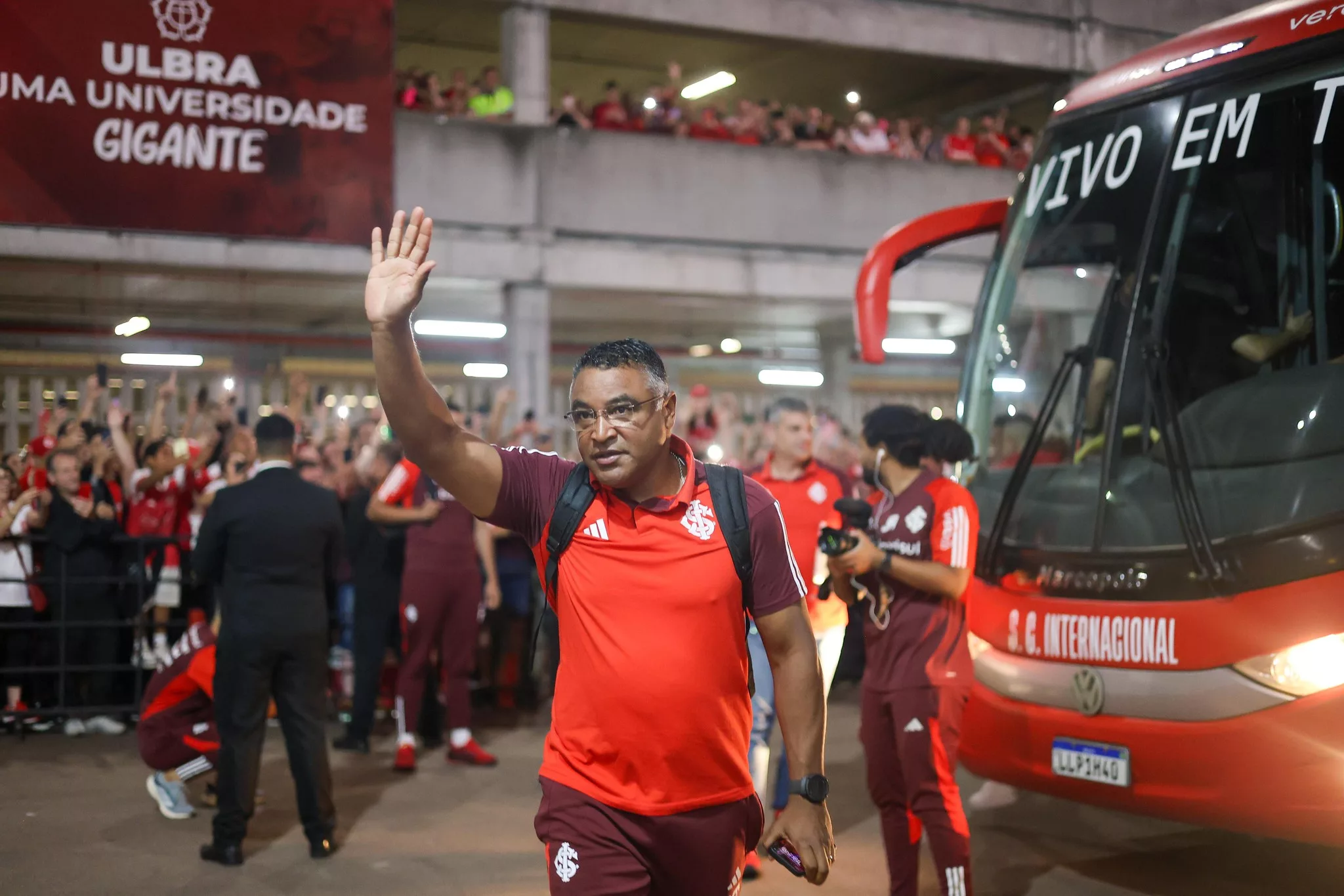 Campanha de Roger "sozinho" no Inter já tem mais pontos que o Grêmio em todo Brasileirão Roger pelo Inter