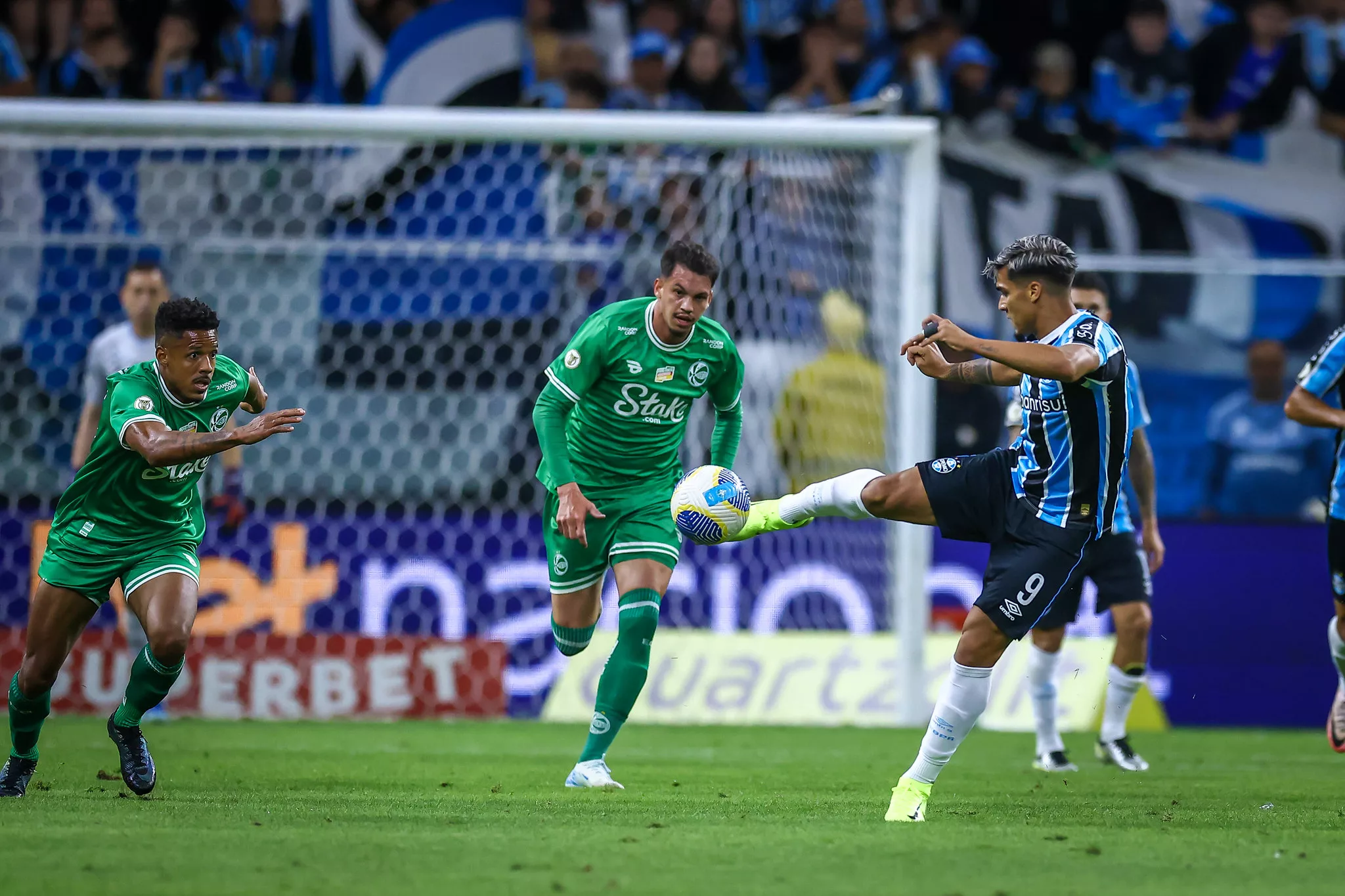 Arezo se manifestou na web no jogo do Grêmio