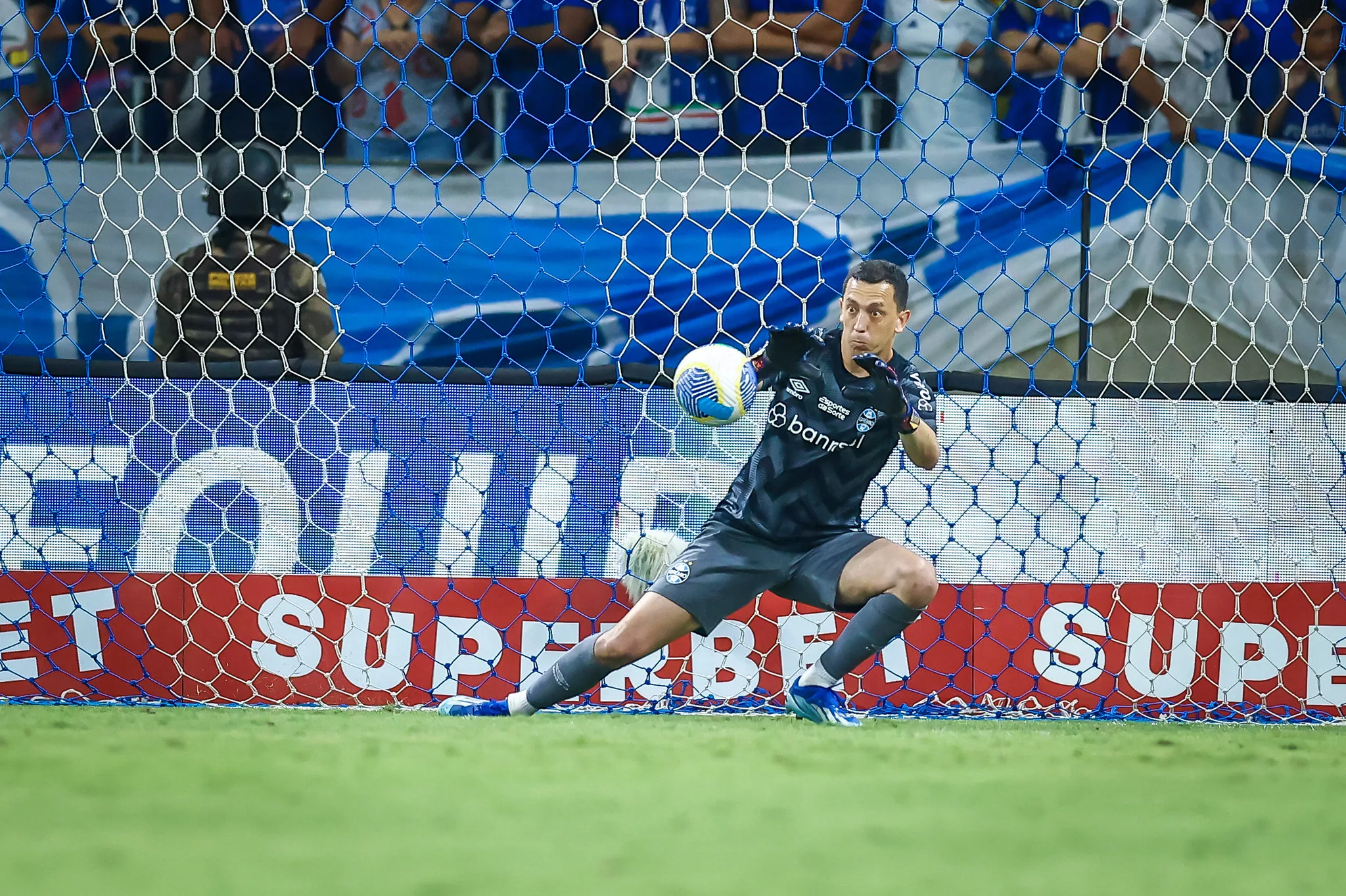 Como a direção do Grêmio encara as notícias do interesse do Boca Juniors em Marchesín Marchesín pelo Grêmio de Renato