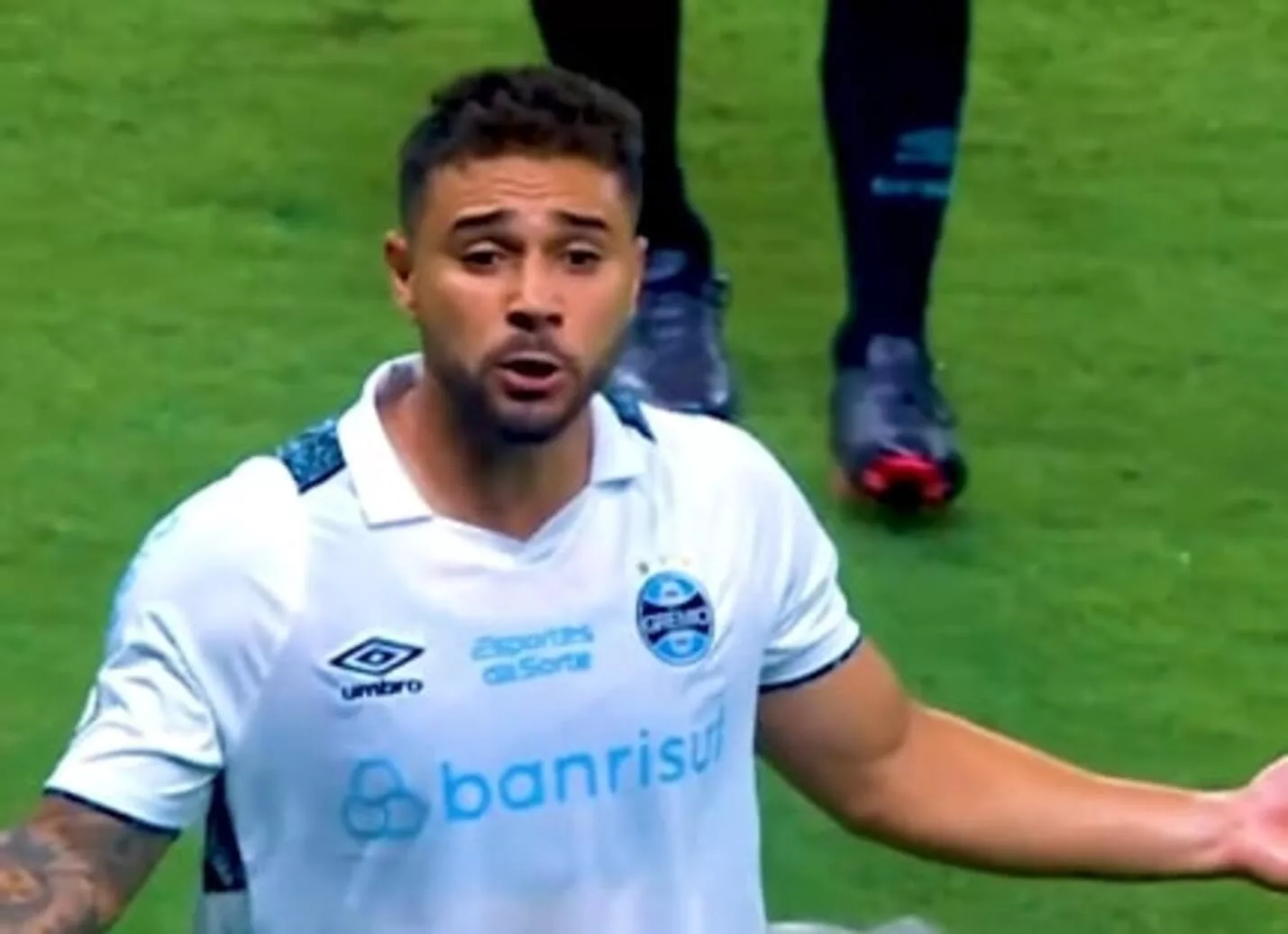 João Pedro pelo Grêmio