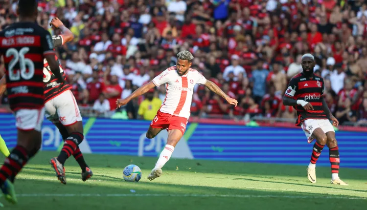 Wesley pelo Inter contra o Flamengo