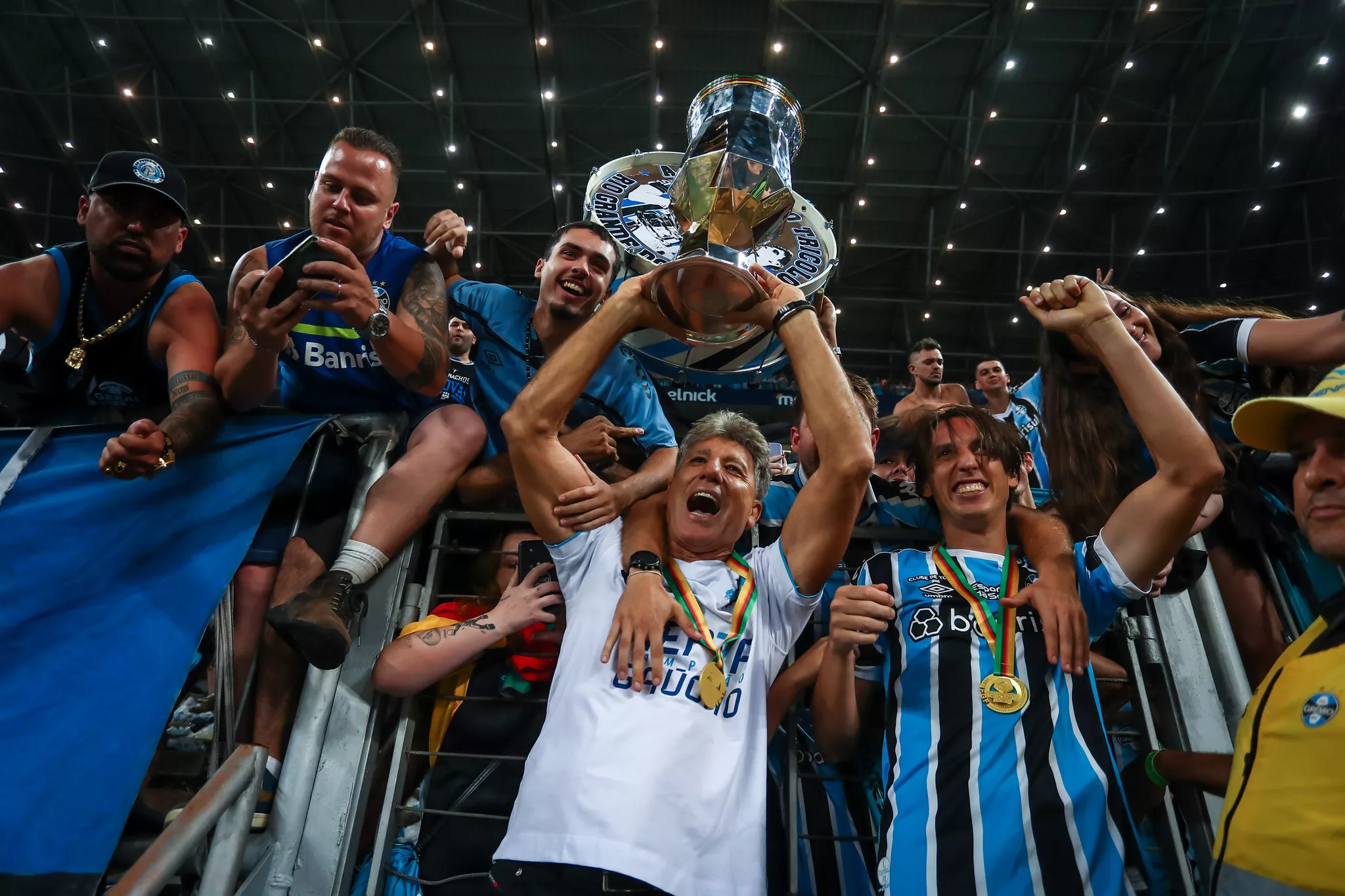 Antes de Grêmio x Corinthians, Renato publica recados para Geromel e Fábio: "Linda história" Direção do Grêmio e Renato