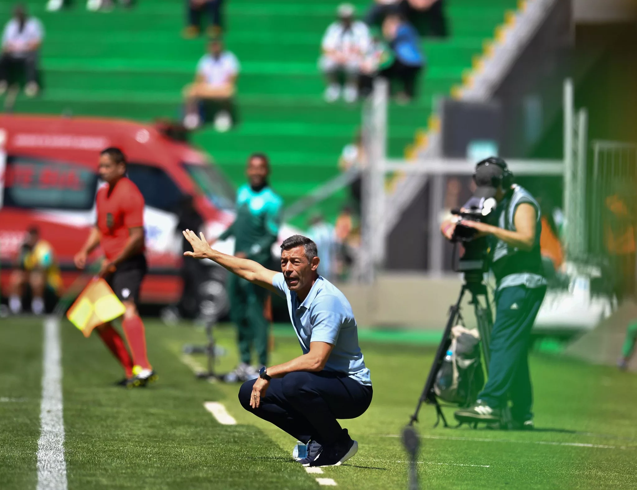 Em negociação com o Grêmio, Caixinha aparece em foto com ex-Inter: "Bom te reencontrar" Pedro Caixinha pelo Grêmio