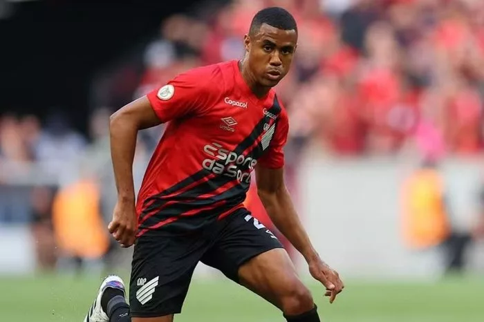 Inter tenta a contratação do volante Erick, do Athletico; Fabrício reclama da saída do clube Inter