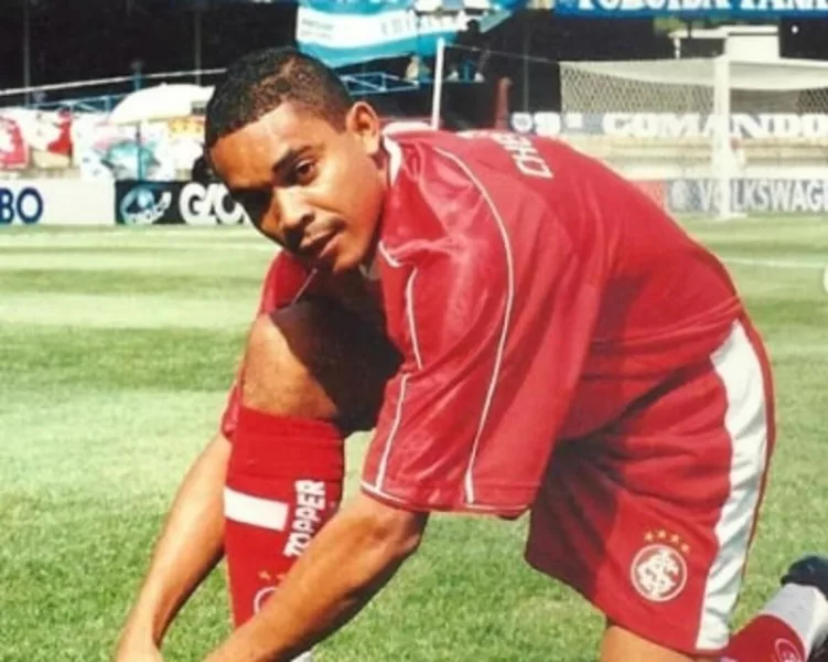 Elivélton conta histórias do “famoso Portão 8” e lembra gol salvador de Dunga: “Explosão de alegria”