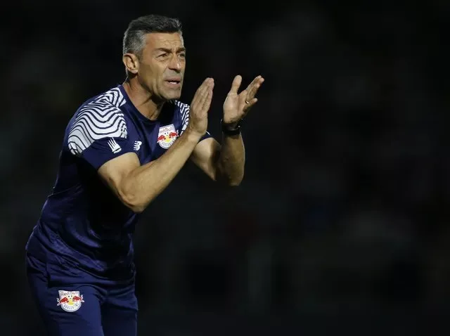 Caixinha "muda de postura" e gera mistério sobre o Grêmio; direção começa a criar prazo Pedro Caixinha no Grêmio?