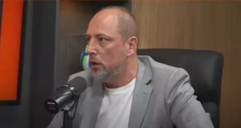 Barcellos relembra infância e se emociona após primeiro título como presidente do Inter Presidente Alessandro Barcellos pelo Inter