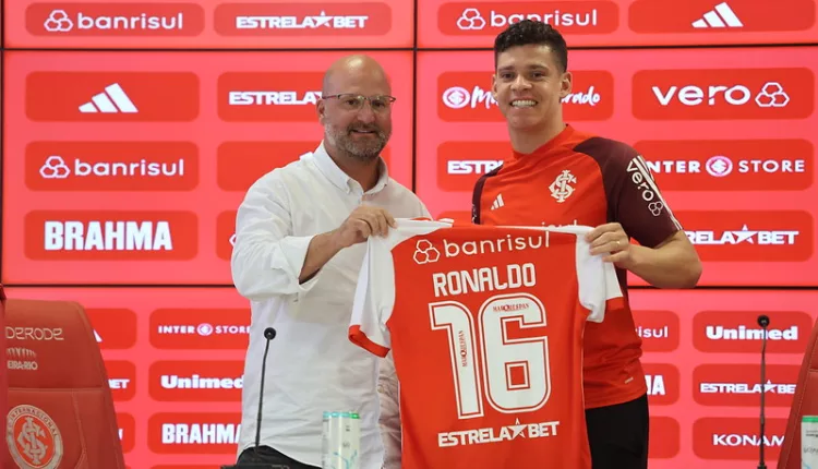 José Olavo Bisol apresenta volante Ronaldo, no Inter