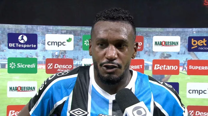 Edenilson pelo Grêmio