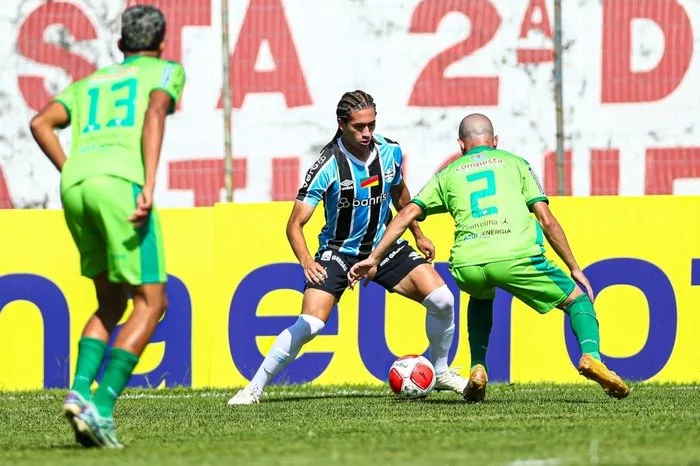 Grêmio desfalca o seu próprio time na Copa SP, "busca" lateral e atende pedido de Quinteros