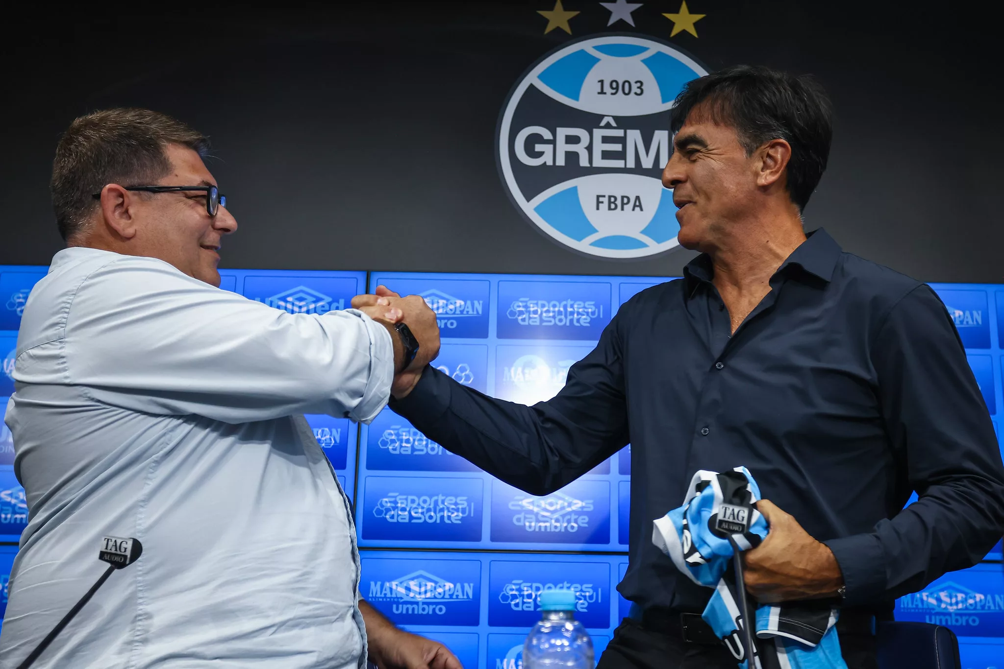 Grêmio confirma Gustavo Quinteros para o próximo Gre-Nal: "Está garantido" Gustavo Quinteros Grêmio - confirmado para o Gre-Nal