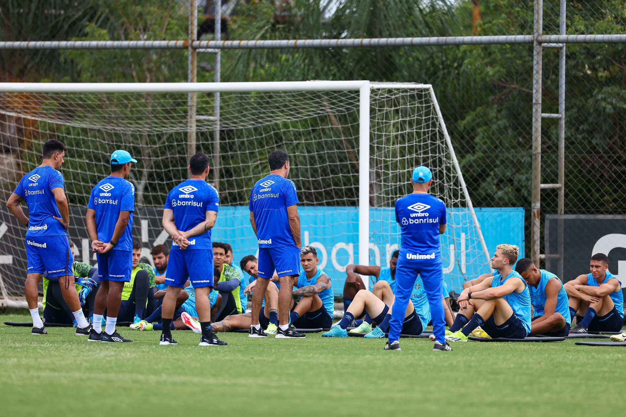 Quinteros ganha problema de última hora na escalação do Grêmio e busca solução caseira Grêmio