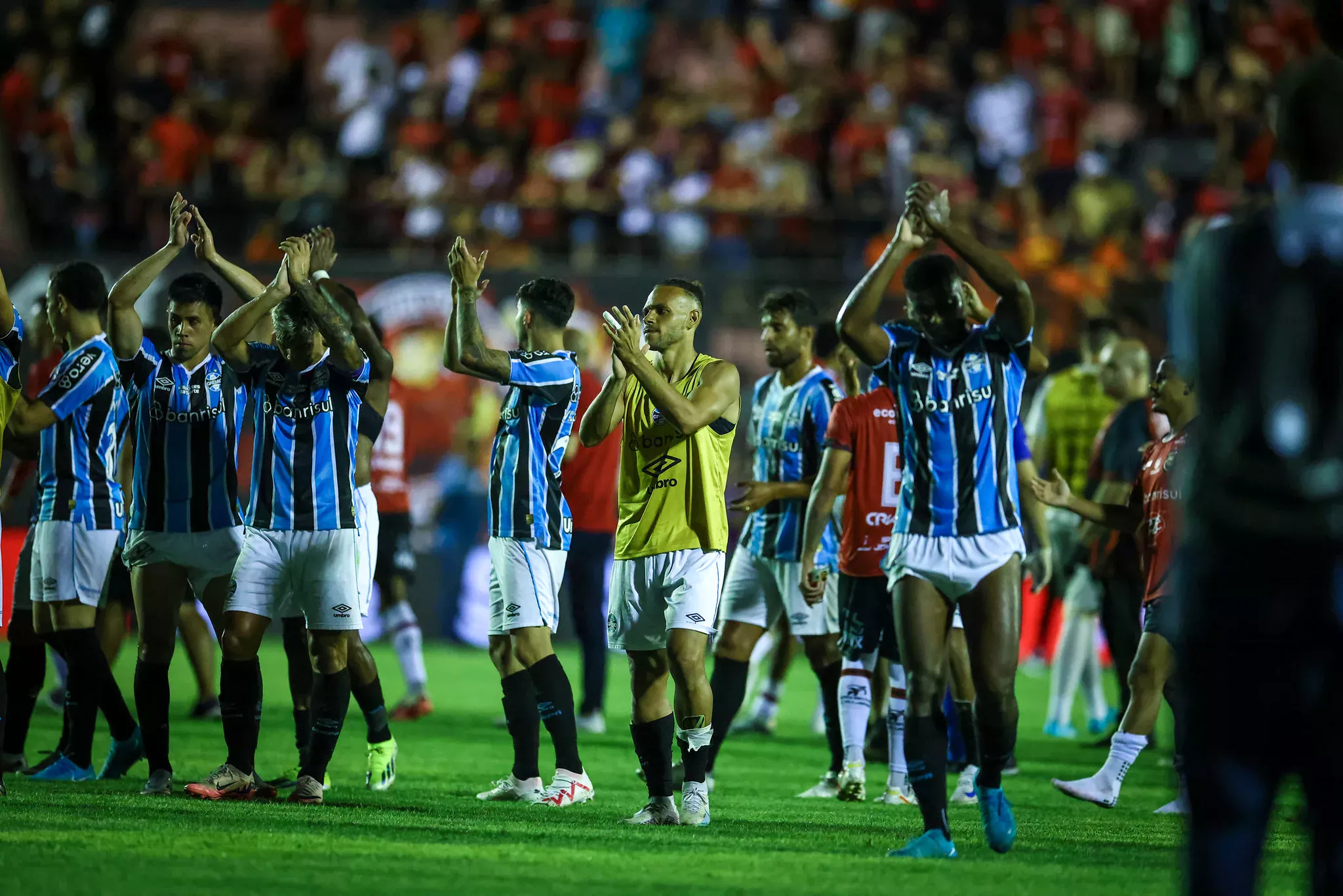 Quinteros poderá fazer mudança forçada na escalação do Grêmio para o jogo de domingo Grêmio