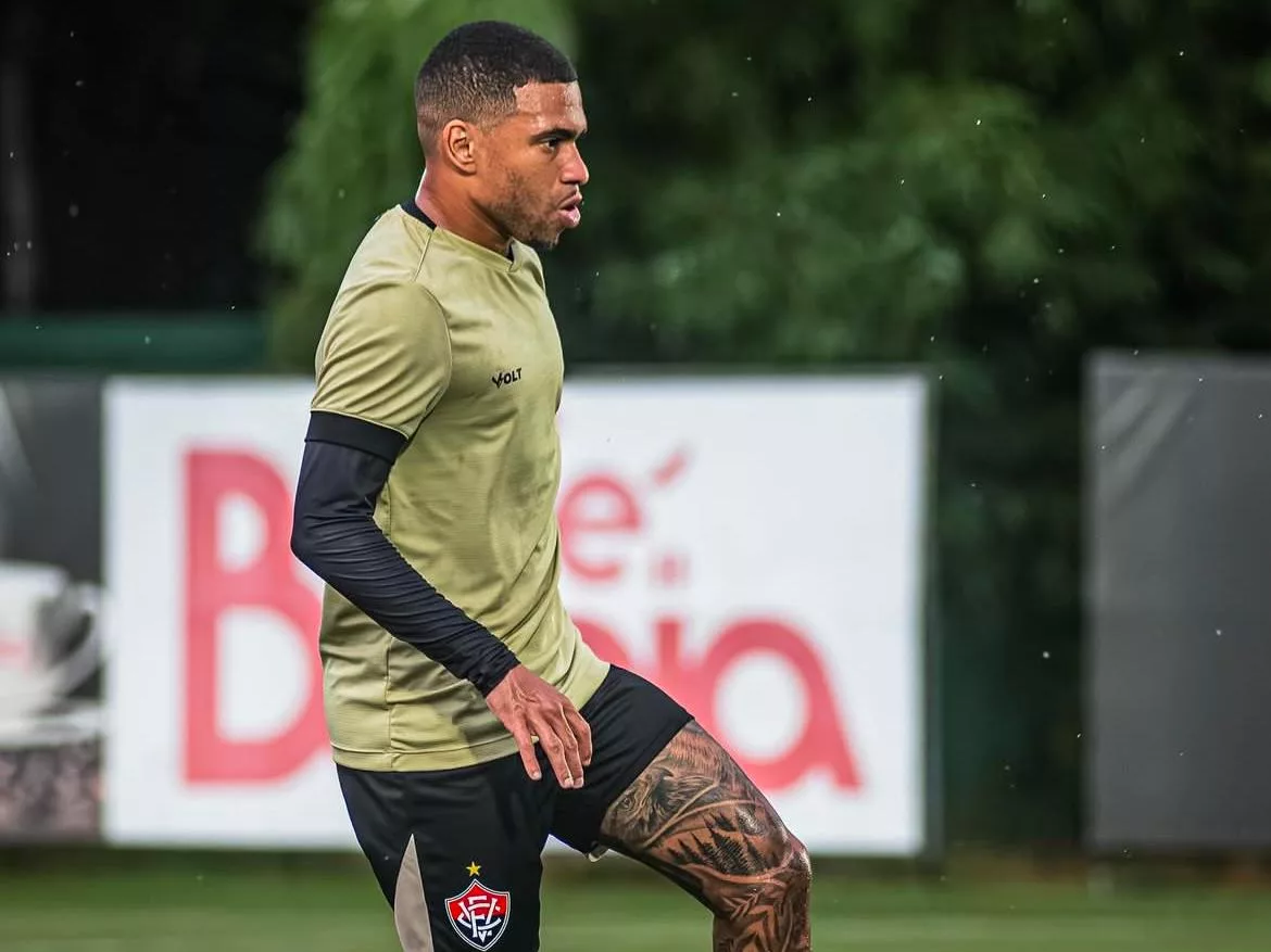Lucas Esteves, Vitória, Grêmio contratando