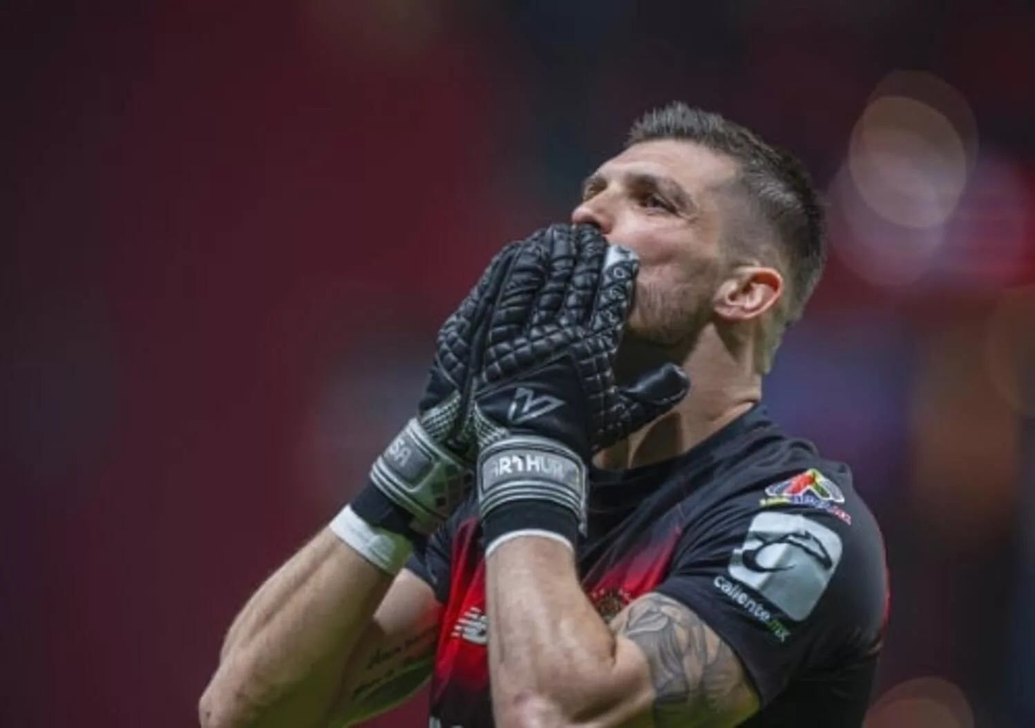 Tiago Volpi pelo Grêmio
