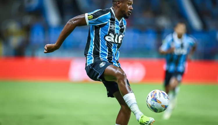 Edenilson pelo Grêmio