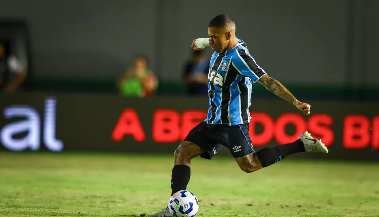 Lucas Esteves pelo Grêmio