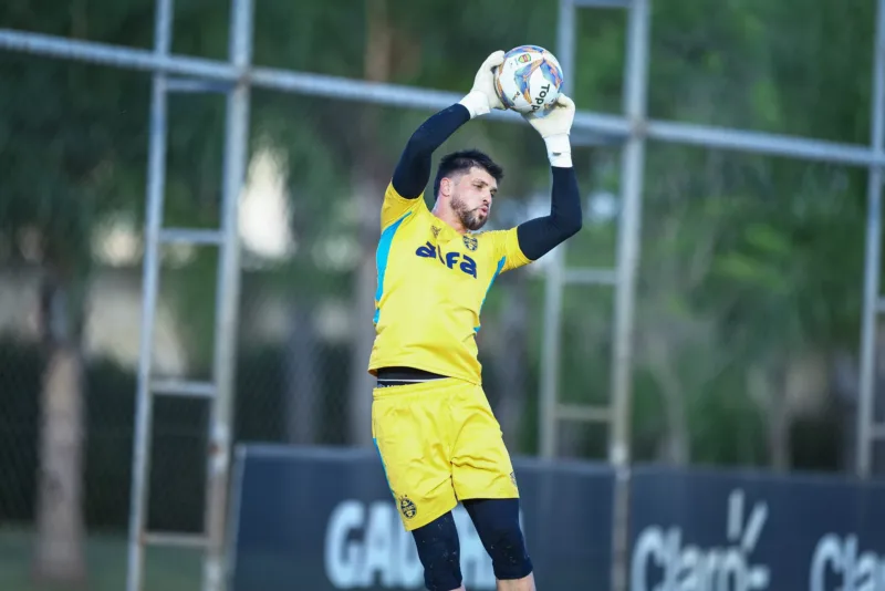 Como Tiago Volpi já encara os "pedidos de perdão" feitos pela torcida do Grêmio