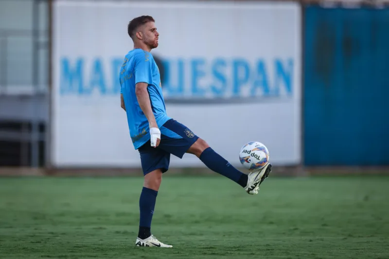 Pedro Ernesto revela salário de jogador do Grêmio e faz crítica: "Retorno nenhum" Cuéllar pelo Grêmio