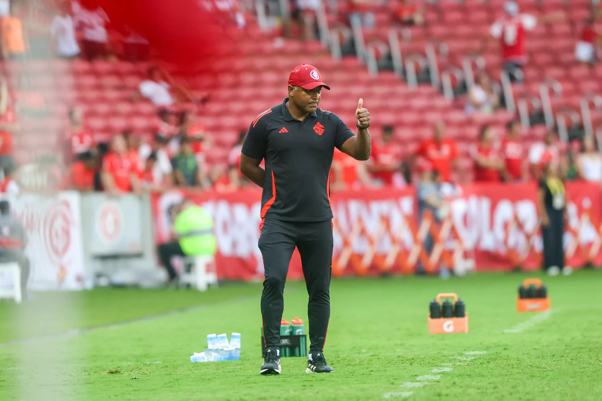 Roger valoriza campanha no Gauchão em discurso no vestiário: "Primeiro objetivo conquistado" Roger Machado Inter
