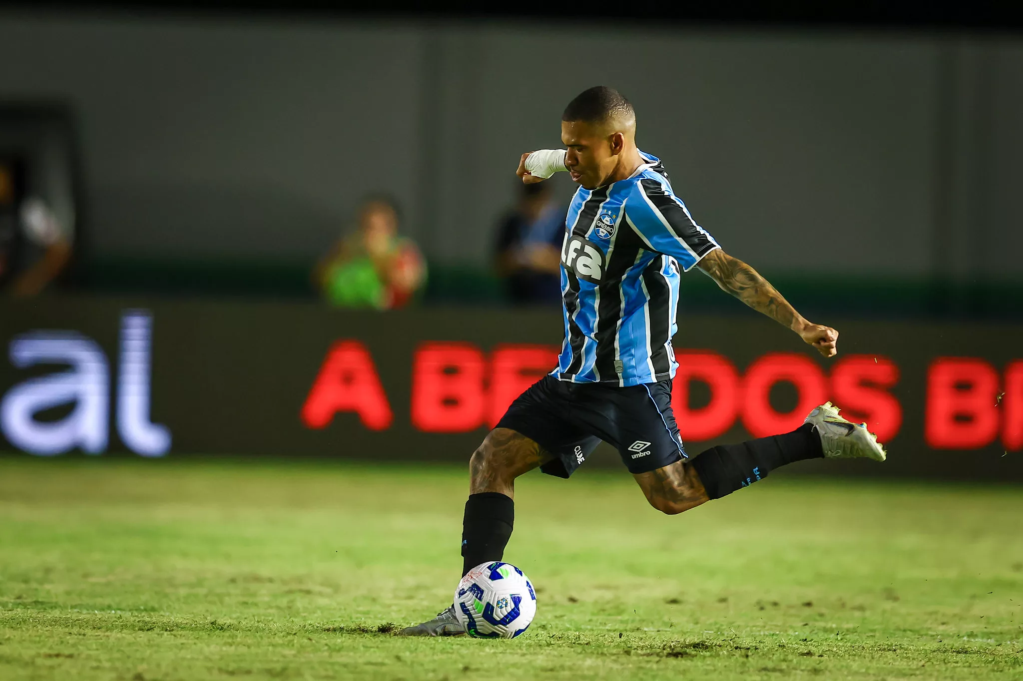 Lucas Esteves pelo Grêmio