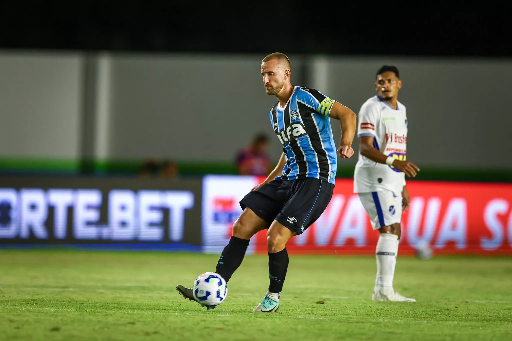 Rodrigo Ely ganha apoio de Quinteros e deverá renovar por dois anos com o Grêmio Rodrigo Ely Grêmio