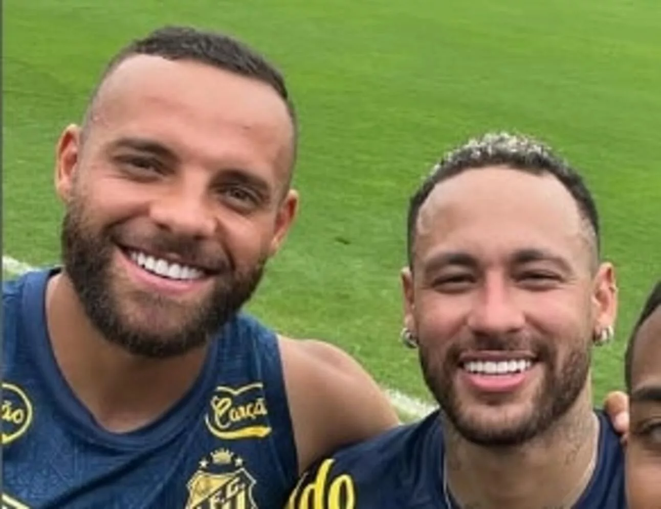 Guilherme, ex-Grêmio, brilha pelo Santos e já vira "parça" de Neymar: "Cheguei para te ajudar" Neymar Guilherme Santos