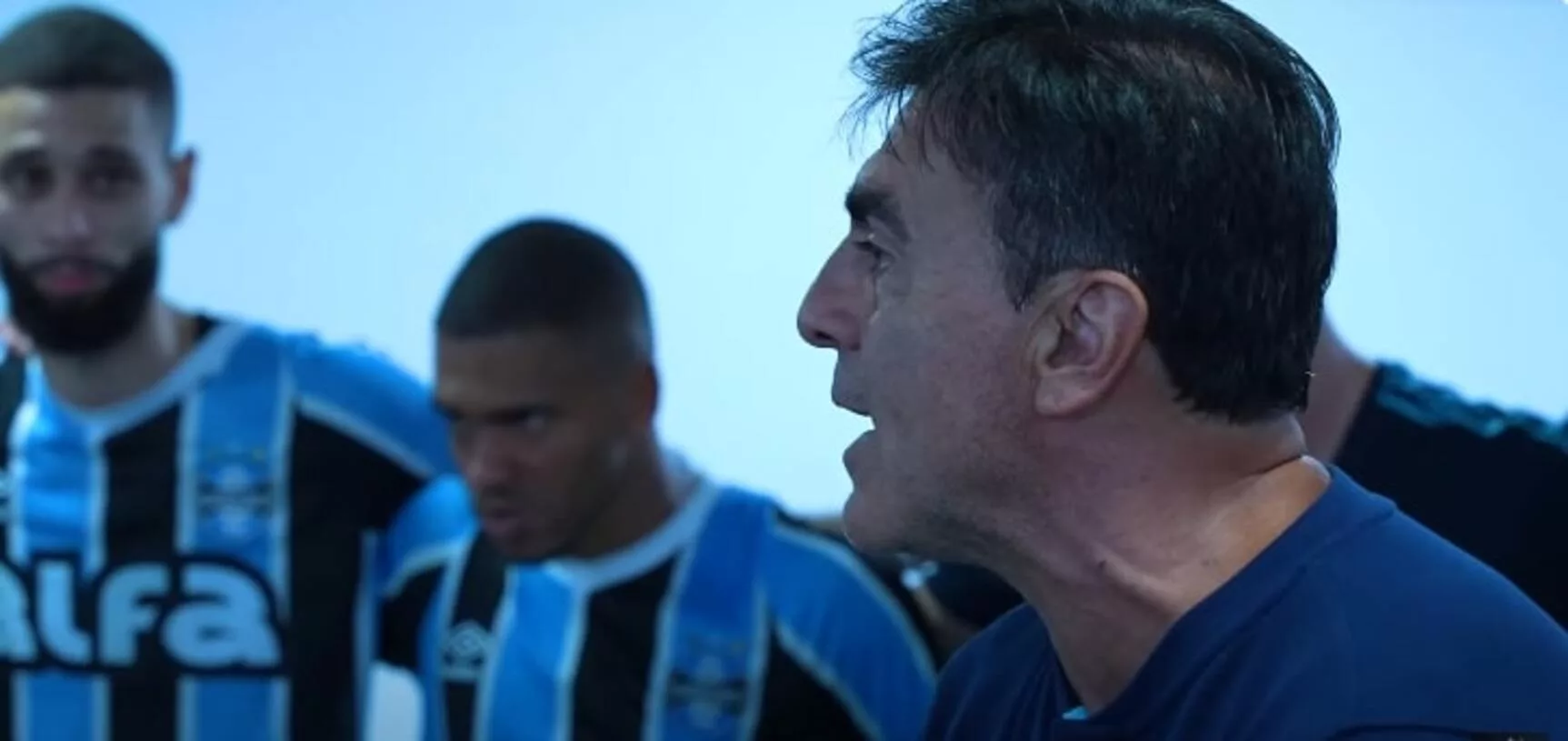 Quinteros puxa orelha do elenco do Grêmio em discurso após classificação: "Hoje aprendemos" Quinteros Grêmio