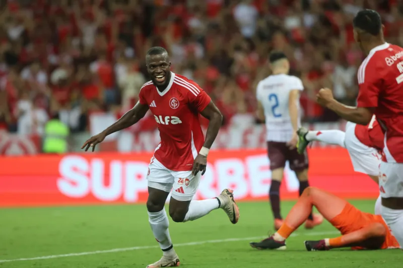 Pedro Ernesto "desiste" de atacante e diz que Inter vem jogando só com 10 Enner Valencia Inter Roger