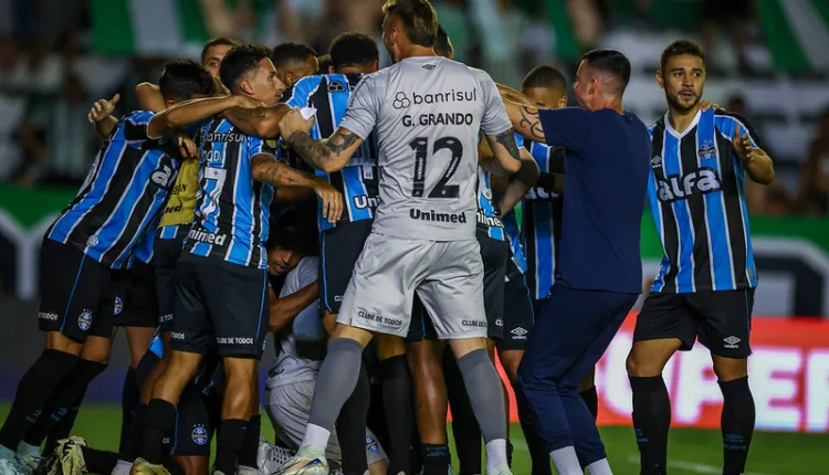 Equipe do Grêmio, comemorando gol