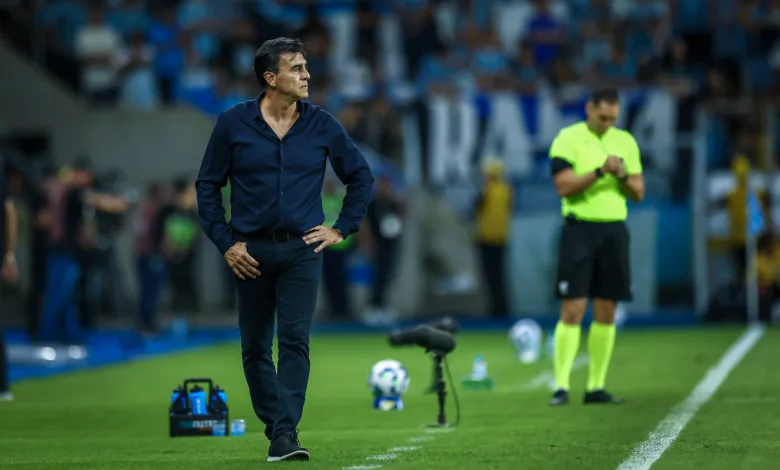 Após estreia no Brasileirão, Quinteros cita o Inter e relembra perda do Gauchão Grêmio