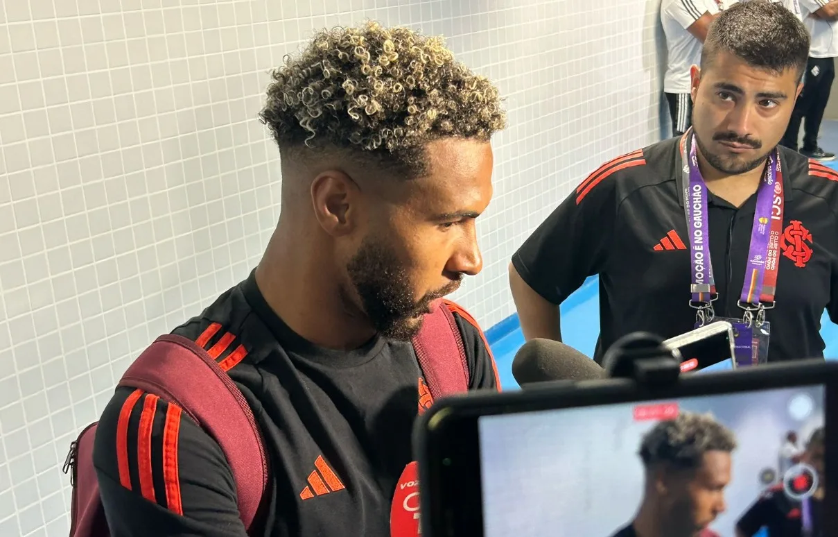 Wesley explica retorno no Gre-Nal e avalia disputa com Carbonero e Vitinho no Inter Wesley, jogador do Inter