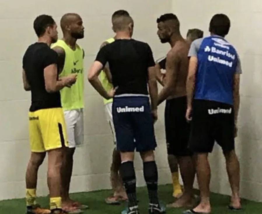 Diretor da base do Grêmio lembra "arrego" e detona D'Alessandro: "Agora é um leão, antes um gatinho" D'Alessandro Grêmio