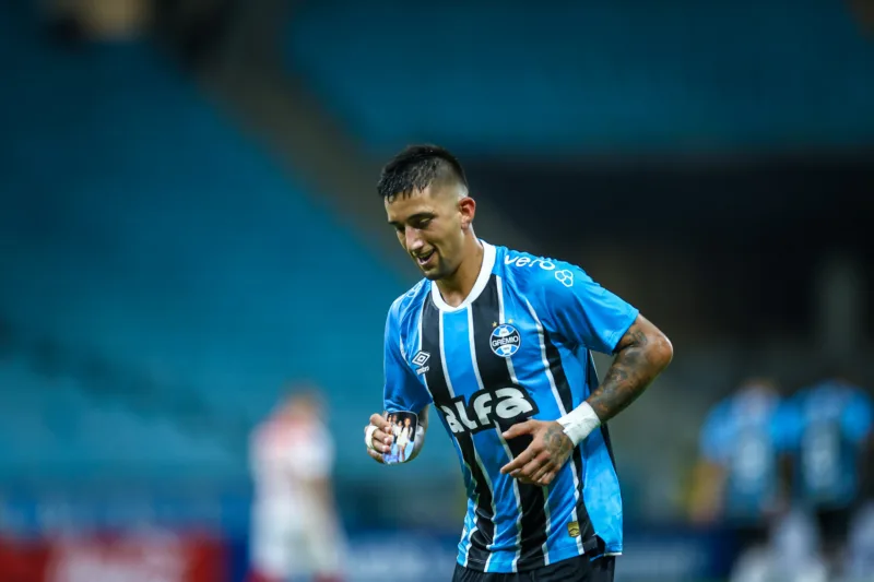 Cristian Olivera vive impasse com o Grêmio antes da partida contra o Corinthians Olivera Grêmio