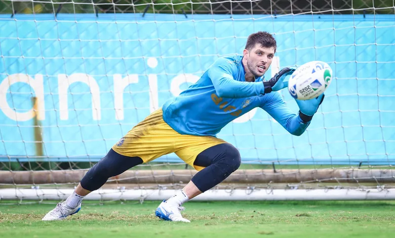 Tiago Volpi relembra chegada cercada de polêmica ao Grêmio: "Recebi mensagem de força" Volpi do Grêmio