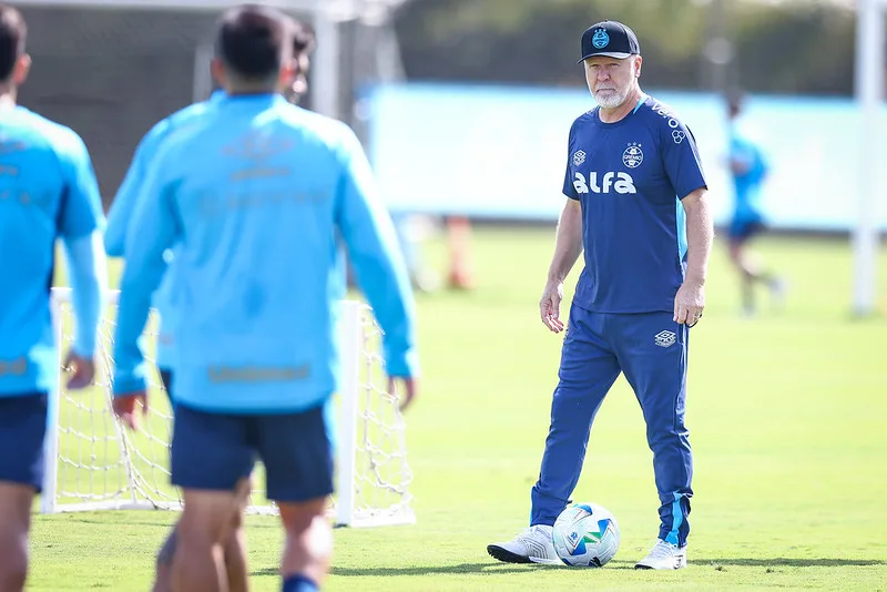 Primeiro Grêmio de Mano Menezes tem escalação praticamente encaminhada Grêmio