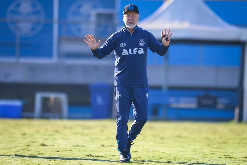 Vitória x Grêmio: prováveis escalações, onde assistir e horário do jogo pelo Brasileirão Mano Menezes pelo Grêmio